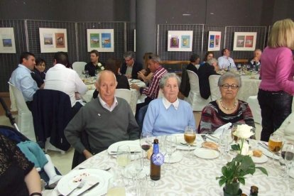 El Salón Social alhameño ha acogido el acto, con presencia de destacadas personalidades