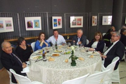 El Salón Social alhameño ha acogido el acto, con presencia de destacadas personalidades