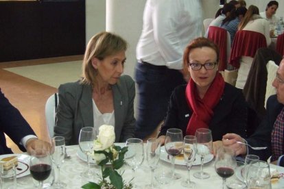 El Salón Social alhameño ha acogido el acto, con presencia de destacadas personalidades