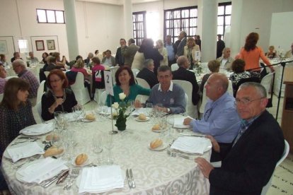 El Salón Social alhameño ha acogido el acto, con presencia de destacadas personalidades