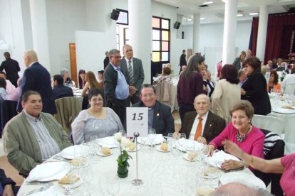 El Salón Social alhameño ha acogido el acto, con presencia de destacadas personalidades