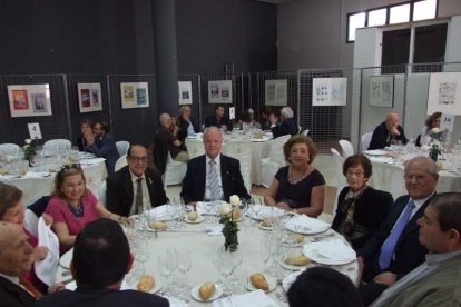 El Salón Social alhameño ha acogido el acto, con presencia de destacadas personalidades