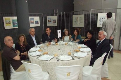 El Salón Social alhameño ha acogido el acto, con presencia de destacadas personalidades