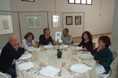 El Salón Social alhameño ha acogido el acto, con presencia de destacadas personalidades