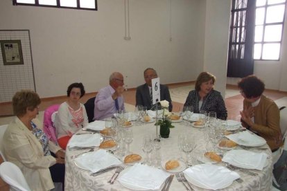 El Salón Social alhameño ha acogido el acto, con presencia de destacadas personalidades