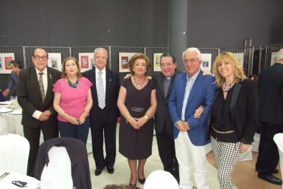 El Salón Social alhameño ha acogido el acto, con presencia de destacadas personalidades