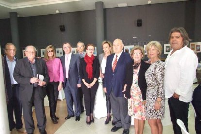 El Salón Social alhameño ha acogido el acto, con presencia de destacadas personalidades