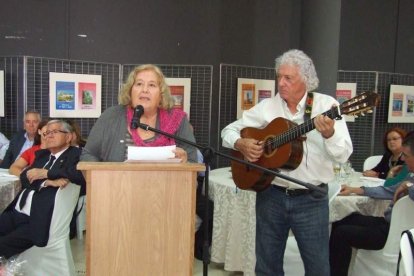 El Salón Social alhameño ha acogido el acto, con presencia de destacadas personalidades