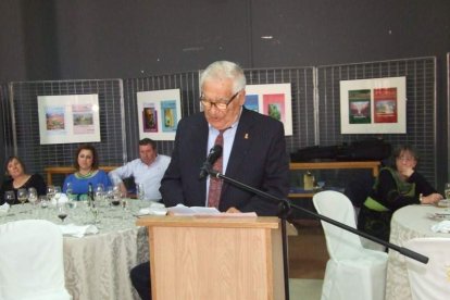 El Salón Social alhameño ha acogido el acto, con presencia de destacadas personalidades