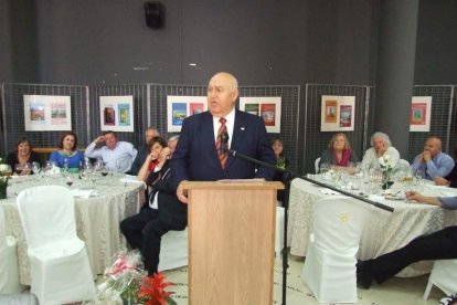 El Salón Social alhameño ha acogido el acto, con presencia de destacadas personalidades