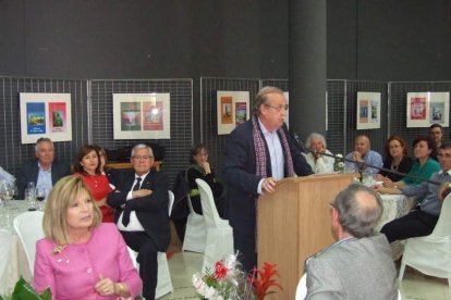 El Salón Social alhameño ha acogido el acto, con presencia de destacadas personalidades