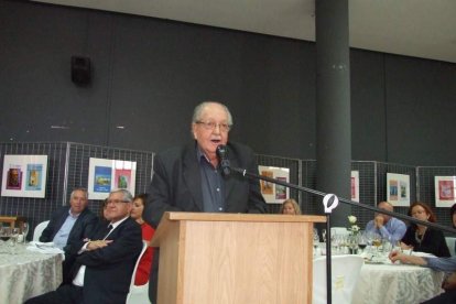 El Salón Social alhameño ha acogido el acto, con presencia de destacadas personalidades