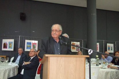 El Salón Social alhameño ha acogido el acto, con presencia de destacadas personalidades