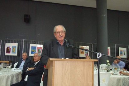 El Salón Social alhameño ha acogido el acto, con presencia de destacadas personalidades