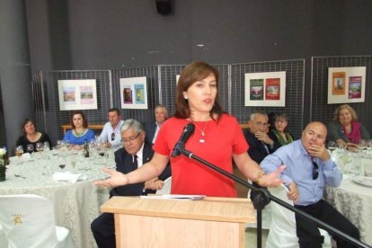 El Salón Social alhameño ha acogido el acto, con presencia de destacadas personalidades