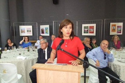 El Salón Social alhameño ha acogido el acto, con presencia de destacadas personalidades