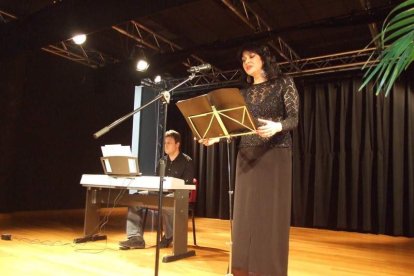 El Salón Social alhameño ha acogido el acto, con presencia de destacadas personalidades