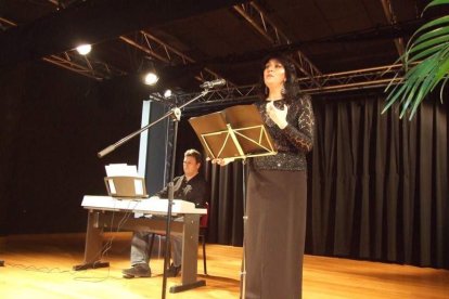 El Salón Social alhameño ha acogido el acto, con presencia de destacadas personalidades