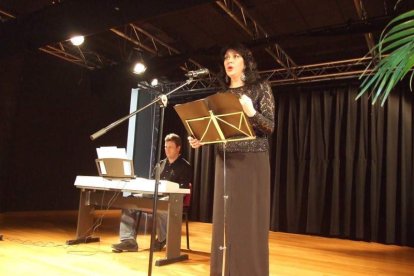 El Salón Social alhameño ha acogido el acto, con presencia de destacadas personalidades