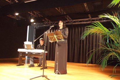 El Salón Social alhameño ha acogido el acto, con presencia de destacadas personalidades