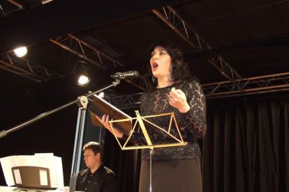 El Salón Social alhameño ha acogido el acto, con presencia de destacadas personalidades