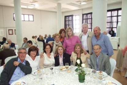 El Salón Social alhameño ha acogido el acto, con presencia de destacadas personalidades