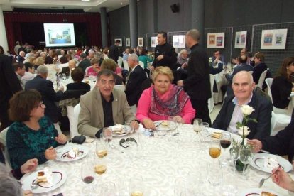 El Salón Social alhameño ha acogido el acto, con presencia de destacadas personalidades