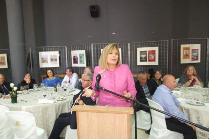 El Salón Social alhameño ha acogido el acto, con presencia de destacadas personalidades