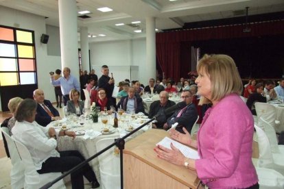 El Salón Social alhameño ha acogido el acto, con presencia de destacadas personalidades