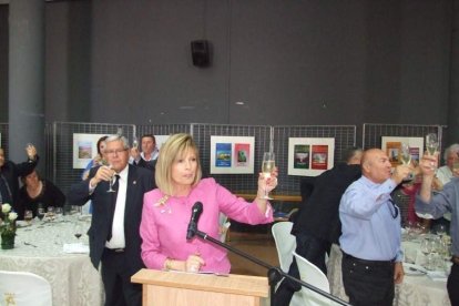 El Salón Social alhameño ha acogido el acto, con presencia de destacadas personalidades