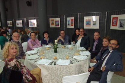 El Salón Social alhameño ha acogido el acto, con presencia de destacadas personalidades