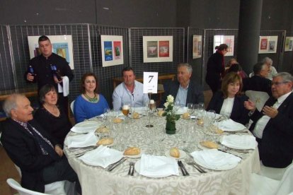 El Salón Social alhameño ha acogido el acto, con presencia de destacadas personalidades