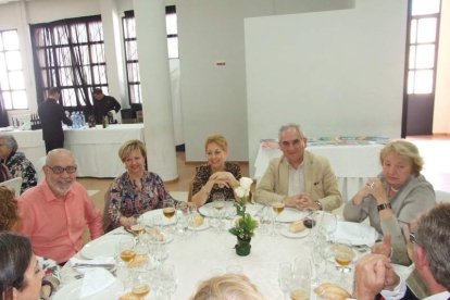 El Salón Social alhameño ha acogido el acto, con presencia de destacadas personalidades