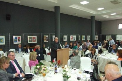 El Salón Social alhameño ha acogido el acto, con presencia de destacadas personalidades