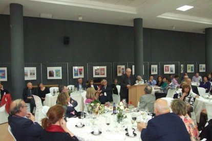 El Salón Social alhameño ha acogido el acto, con presencia de destacadas personalidades