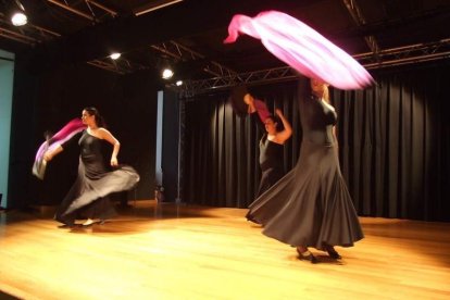 El Salón Social alhameño ha acogido el acto, con presencia de destacadas personalidades