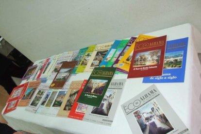 El Salón Social alhameño ha acogido el acto, con presencia de destacadas personalidades