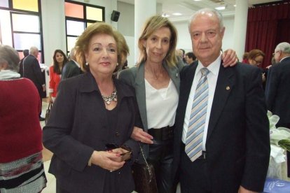 El Salón Social alhameño ha acogido el acto, con presencia de destacadas personalidades