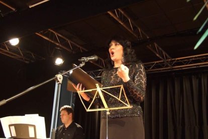 El Salón Social alhameño ha acogido el acto, con presencia de destacadas personalidades