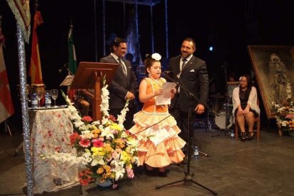 Los hermanos Manuel y Ángel López Jerez rememoran su Romería entre rezos y cánticos. Fotos: JA BARRIOS
