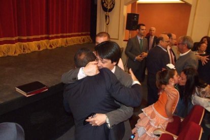 Los hermanos Manuel y Ángel López Jerez rememoran su Romería entre rezos y cánticos. Fotos: JA BARRIOS