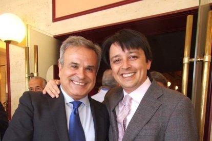 Los hermanos Manuel y Ángel López Jerez rememoran su Romería entre rezos y cánticos. Fotos: JA BARRIOS