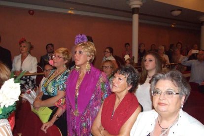 Los hermanos Manuel y Ángel López Jerez rememoran su Romería entre rezos y cánticos. Fotos: JA BARRIOS