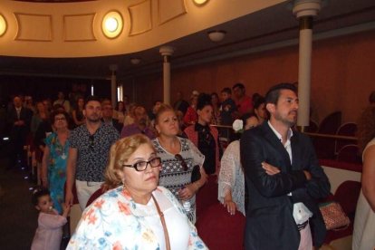 Los hermanos Manuel y Ángel López Jerez rememoran su Romería entre rezos y cánticos. Fotos: JA BARRIOS