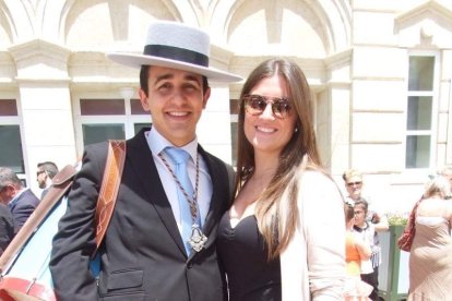 Los hermanos Manuel y Ángel López Jerez rememoran su Romería entre rezos y cánticos. Fotos: JA BARRIOS