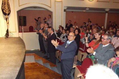Los hermanos Manuel y Ángel López Jerez rememoran su Romería entre rezos y cánticos. Fotos: JA BARRIOS