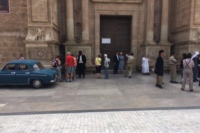 Rodaje de la producción alemana Der General en la Plaza de la Catedral, Plaza Emilio Cazard y la Escuela de Artes.