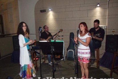 Inicio de la temporada estival en la Costa de Almería con una fiesta organizada por Viajes El Corte Inglés.