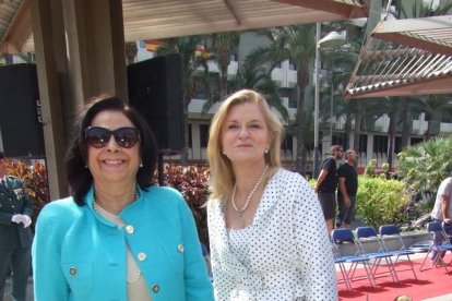 300 civiles juran bandera en el Día de las Fuerzas Armadas en la Rambla de Almería.