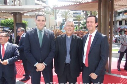 300 civiles juran bandera en el Día de las Fuerzas Armadas en la Rambla de Almería.